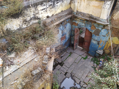 varanasi street || old house of varansi city || historical places of varanasi photo