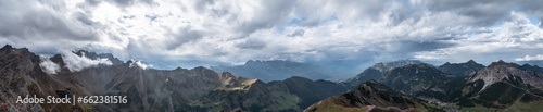 Malbun, Liechtenstein: Herbstliches Alpenpanorama vom Augustenberg (2358 m)