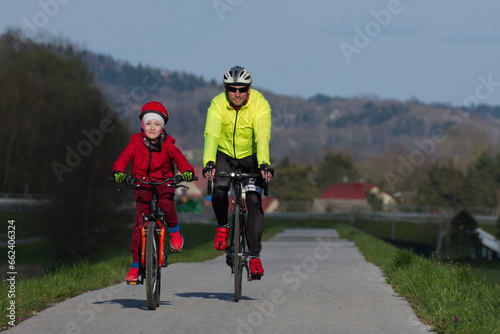 rodzinny wyjazd rowerowy