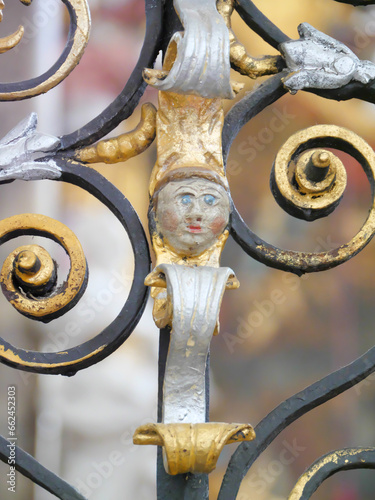 Miniaturkopf in einem barocken schmiedeeisernen Gitter im Kloster Schöntal photo