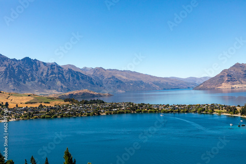 Lake Wakatipu in New Zealand Queenstown