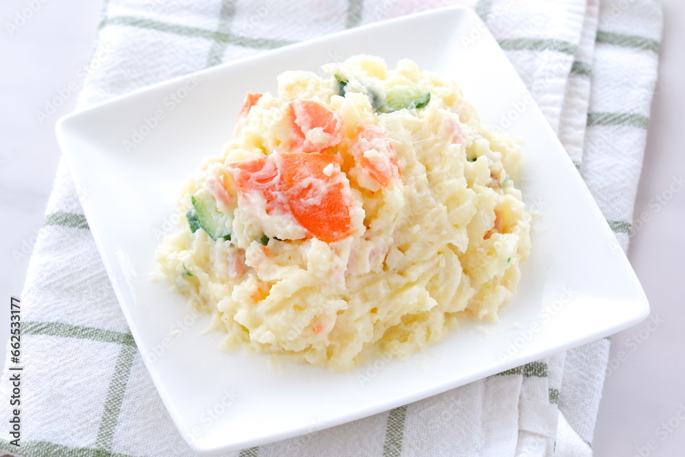 美味しくて栄養たっぷり、定番のお惣菜のポテトサラダ
