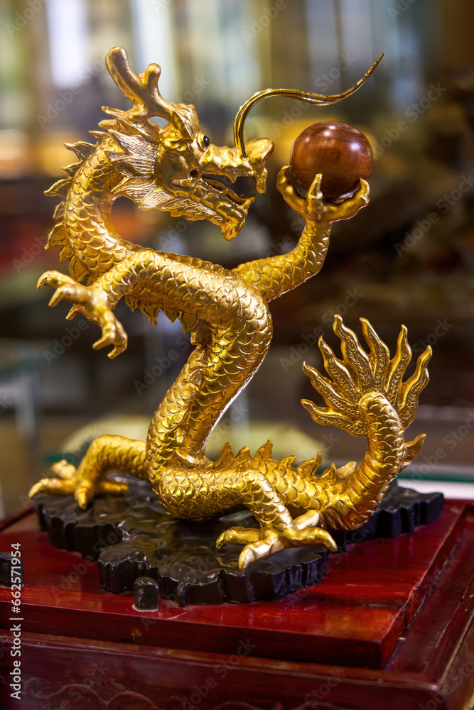 Luxurious gold Chinese dragon sculpture Luxurious gold Chinese dragon sculpture