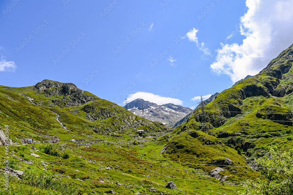 Obraz premium Grosser Sankt Bernhard, Saint-Bernard, St. Bernard, Passstrasse, Alpenpass, Bergstrasse, Alpen, Wallis, Aostatal, Wanderweg, Sommer, Schweiz, Italien