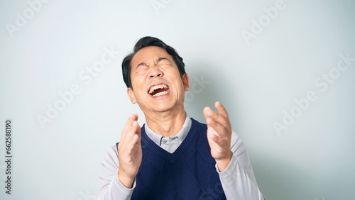 Bild auf Leinwand 大笑いするミドル男性