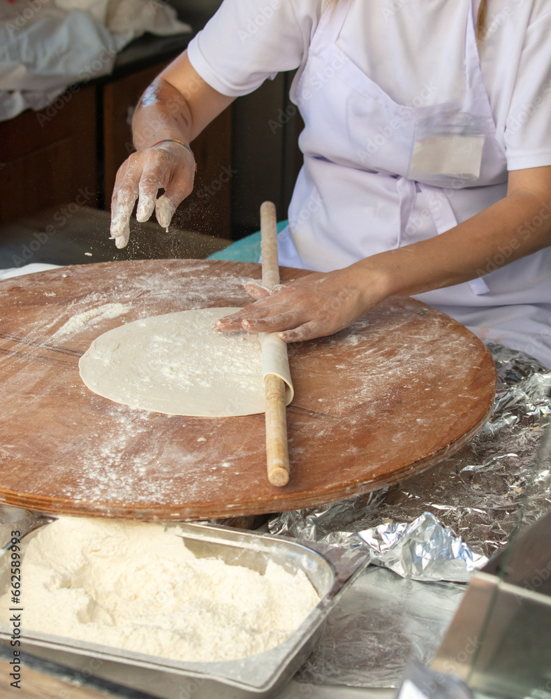 Obraz premium Cooking gozleme in the kitchen. National dish of Turkey