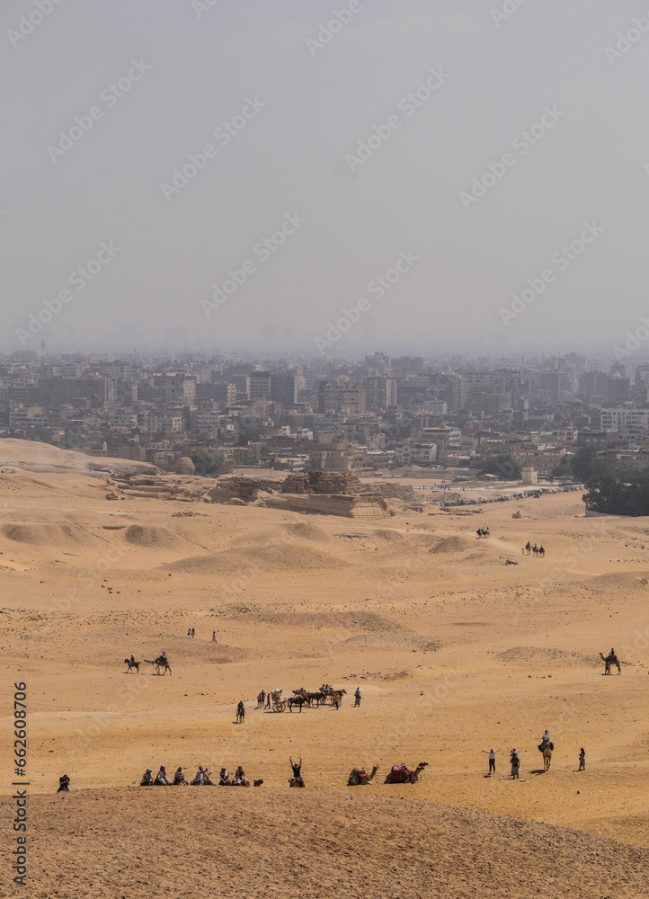 Ciudad del Cairo desde el desierto. Concepto viaje Egipto