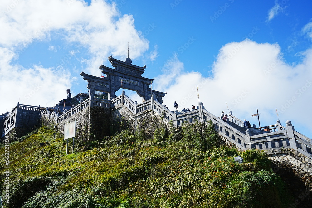 Fansipan Mountain called Roof of Indochina and Sea of Clouds in Sapa, Vietnam - ベトナム サパ ファンシーパン 山 Fansipan Mountain called Roof of Indochina and Sea of Clouds in Sapa, Vietnam - ベトナム サパ ファンシーパン 山
