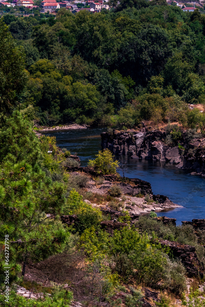 Rio Miño en la frontera de España y Portugal.