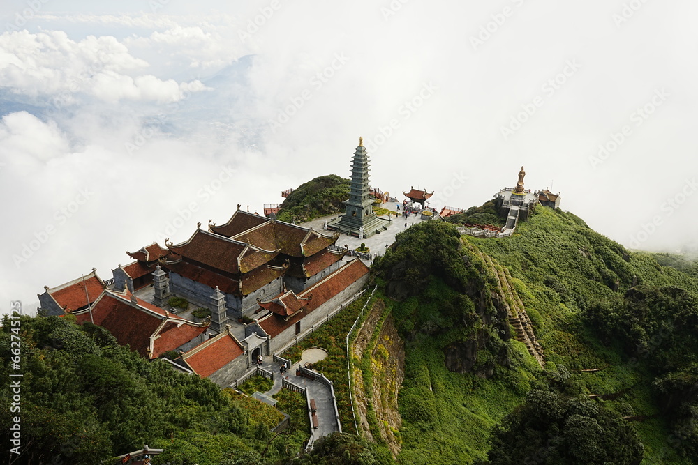 Fansipan Mountain called Roof of Indochina and Sea of Clouds in Sapa, Vietnam - ベトナム サパ ファンシーパン 山