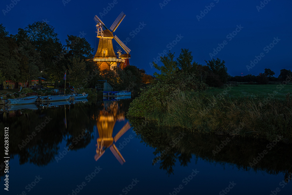 Zwillingsmühlen Gretsiel zur blauen Stunde