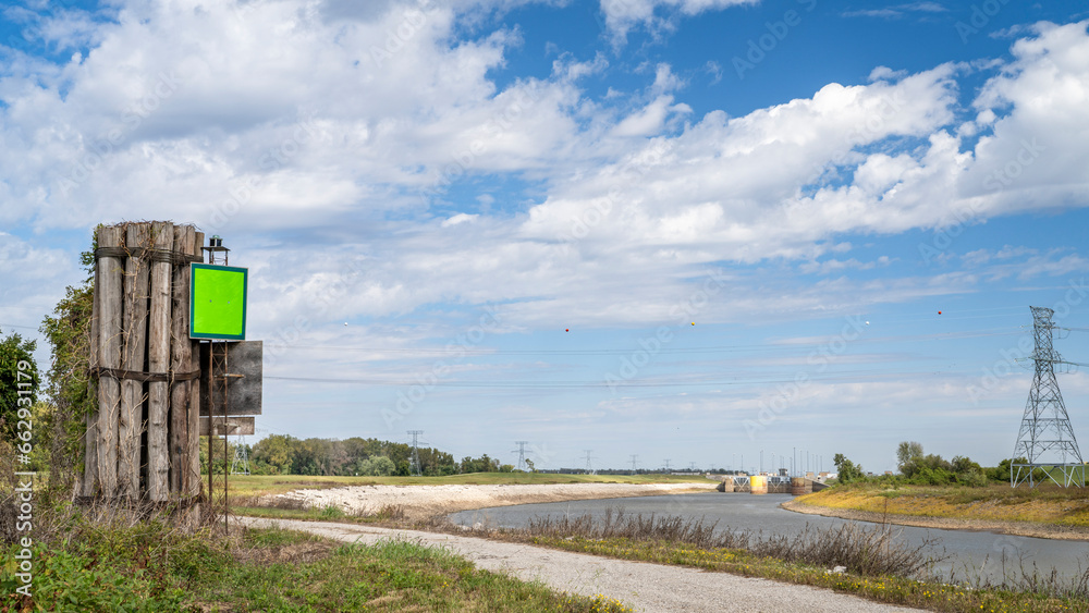 navigational marker and Granite City Lock and Dam Chain of Rocks