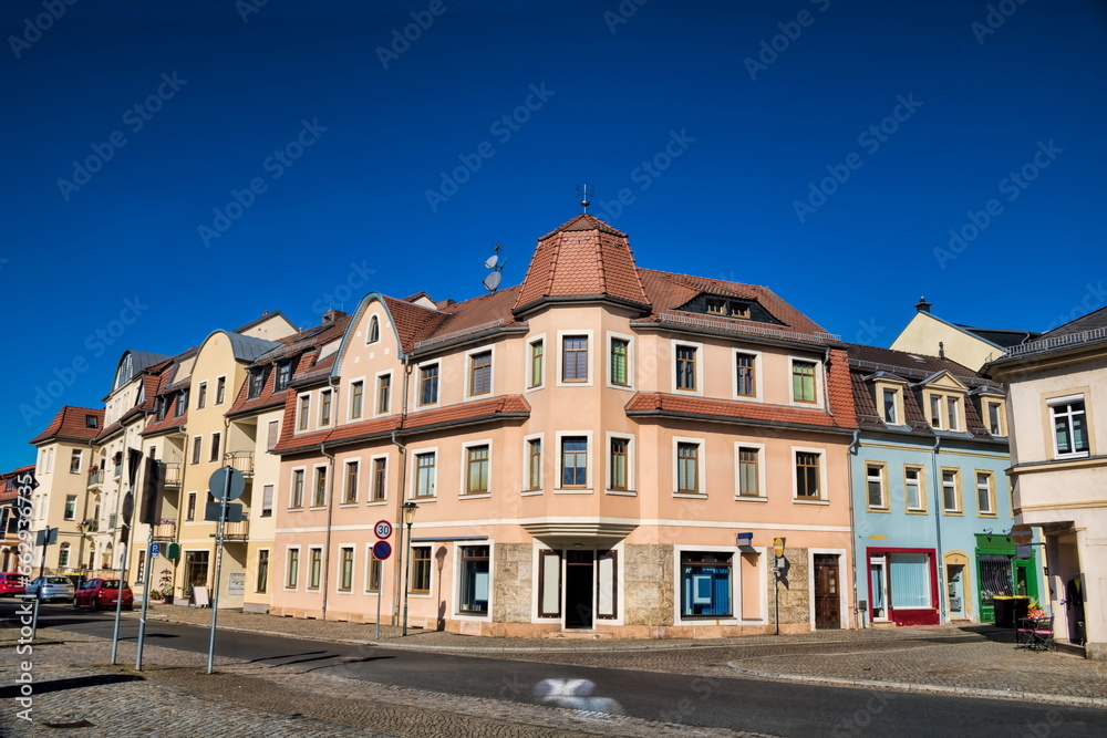 radebeul, deutschland - sanierte häuserzeile im stadtviertel kötzschenbroda