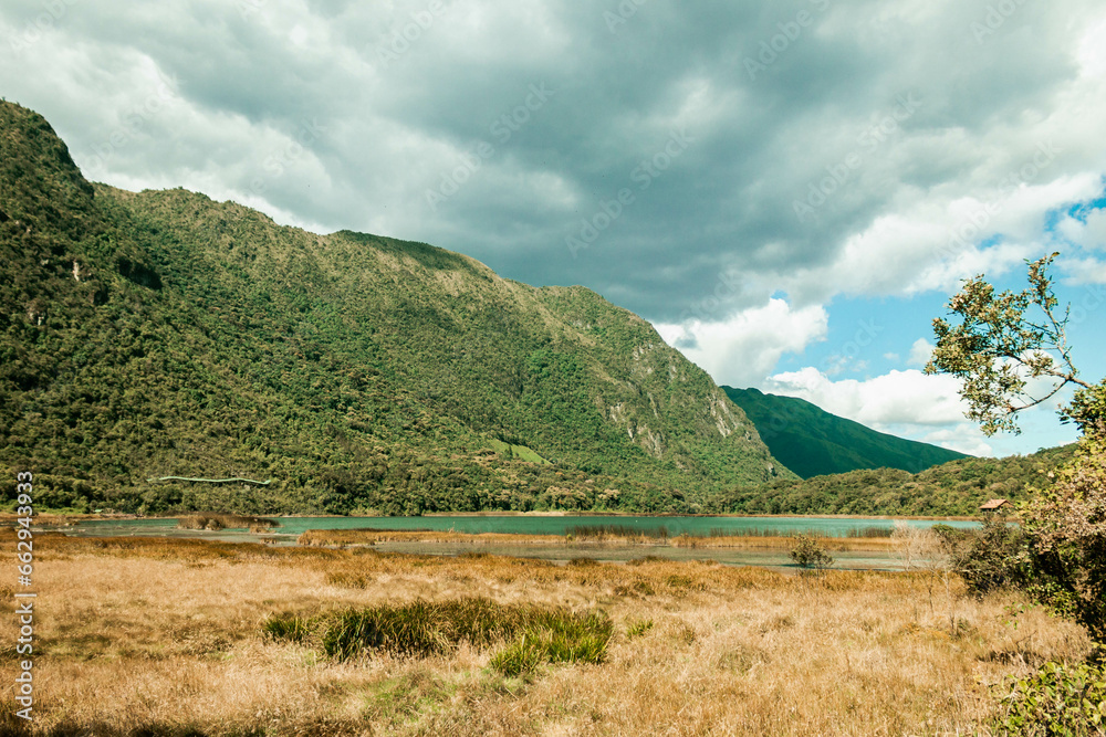 Laguna Llaviuco en el Cajas - Azuay Ecuador