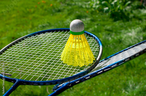 Badminton rackets with a ruffle on the background of green grass