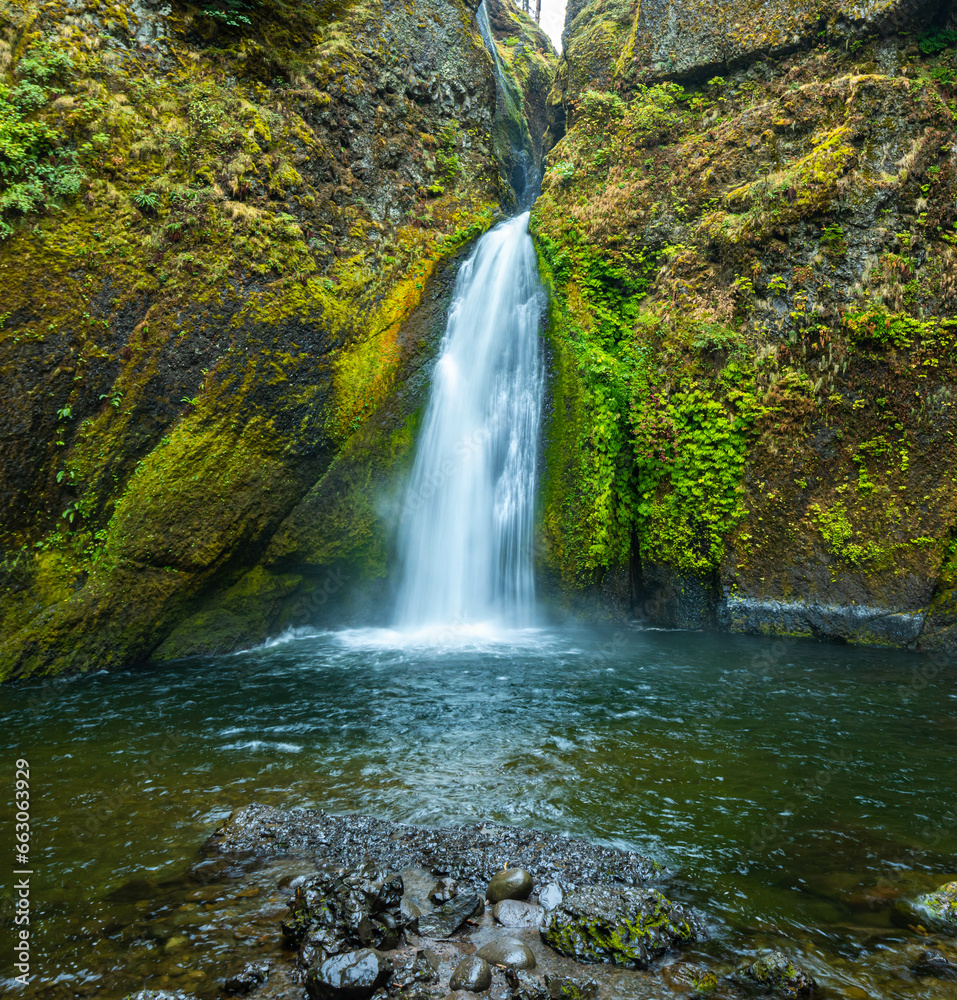 Wahclella Falls and Tanner Creek, Columbia River Gorge, Oregon, USA Wahclella Falls and Tanner Creek, Columbia River Gorge, Oregon, USA