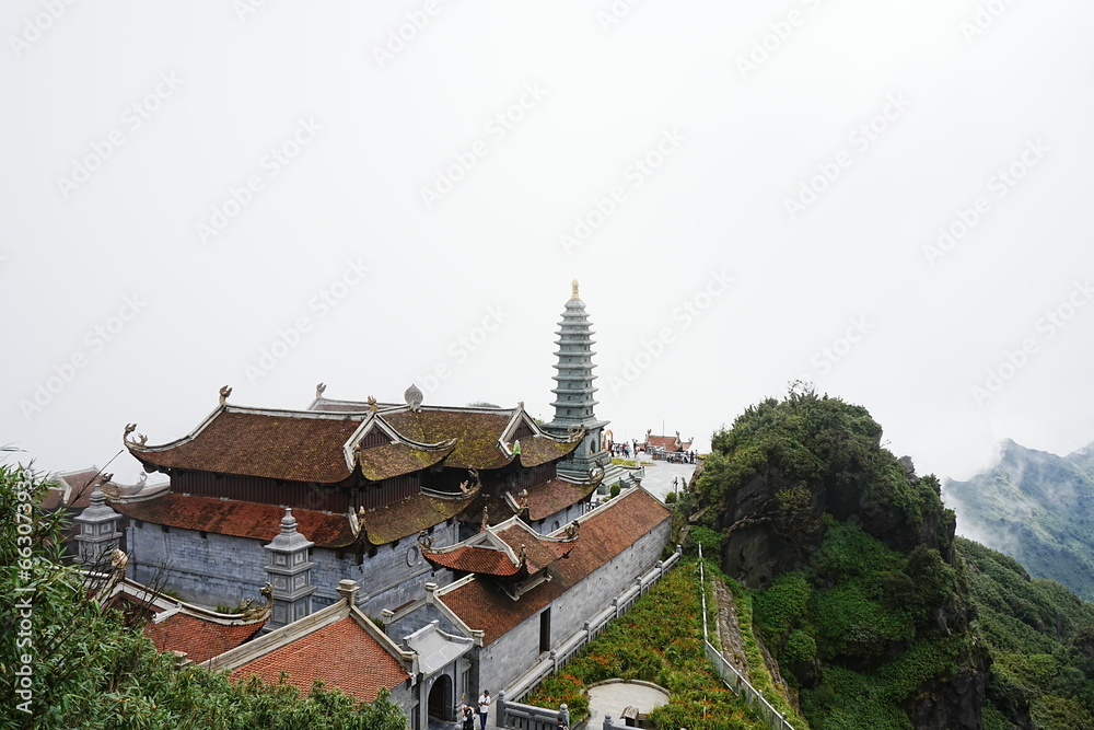 Fansipan Mountain called Roof of Indochina and Sea of Clouds in Sapa, Vietnam - ベトナム サパ ファンシーパン 山 Fansipan Mountain called Roof of Indochina and Sea of Clouds in Sapa, Vietnam - ベトナム サパ ファンシーパン 山