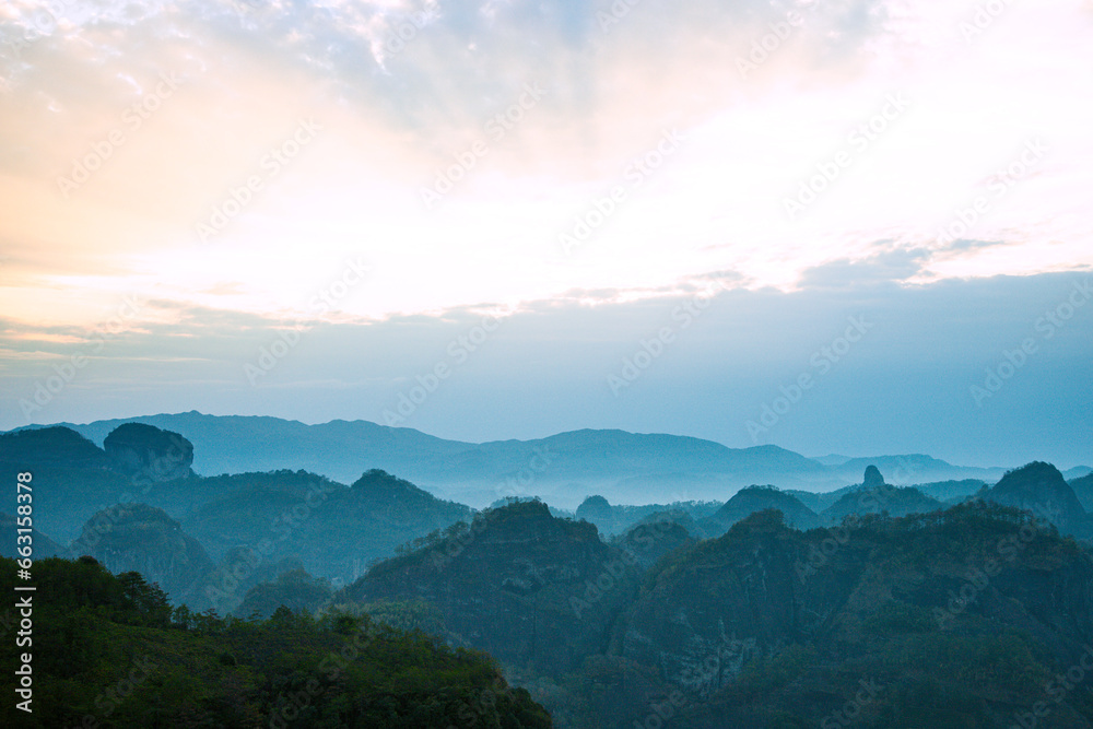 Obraz premium Wuyishan, Wuyishan City, Fujian Province - Aerial view of cityscape and mountains