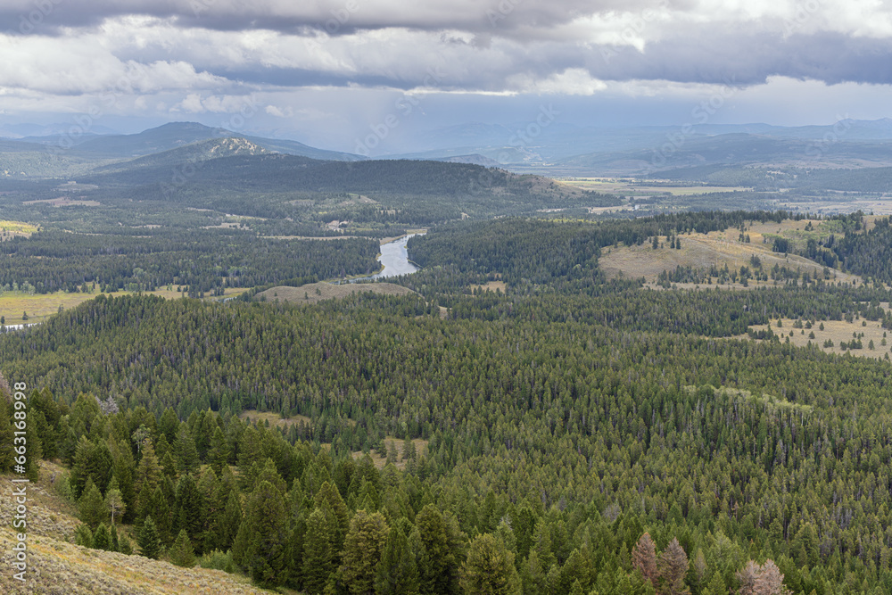 The shores of the Snake River, seen from the summit of Signal Mountain (2355m) in the Grand Teton National Park