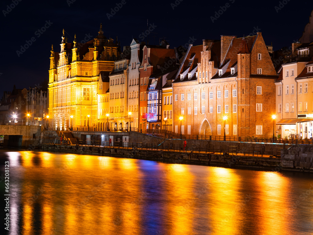 2022-12-08 old town of Gdansk and Motlawa river at night, Poland