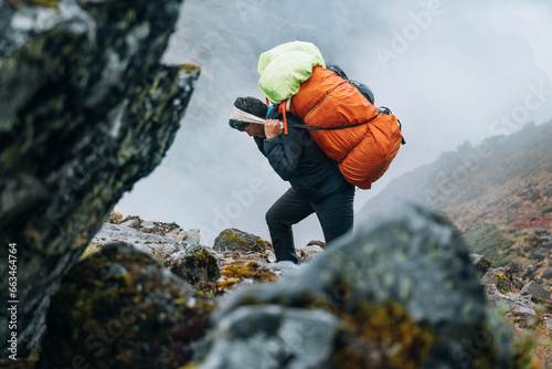 Photos Strong Sherpa man working as porter carrying a huge cargo with traditional method on forehead