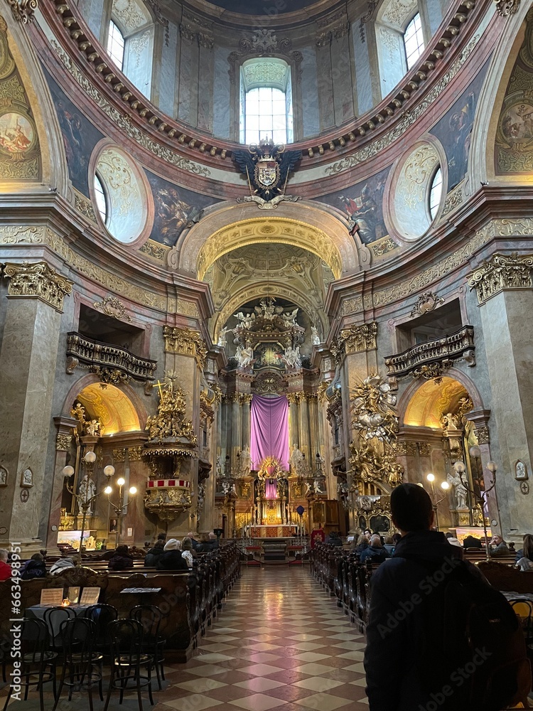 Fototapeta premium Kirche mit viel Gold von innen