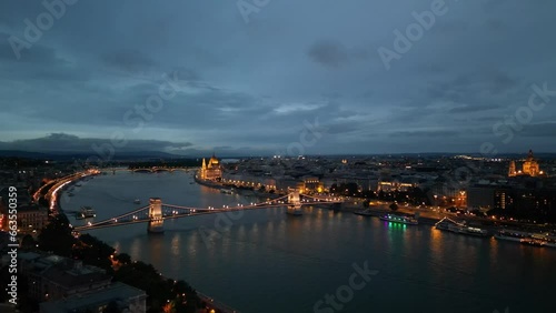 Széchenyi Chain Bridge, Budapest photo