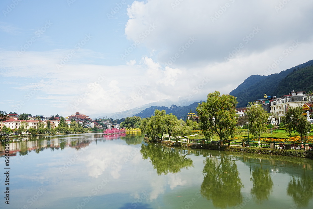 Obraz premium Sa Pa Lake in Sapa, Vietnam - ベトナム サパ サパ湖