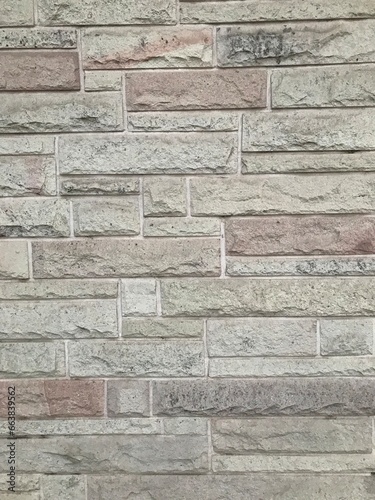 revestimiento de piedra de un muro exterior photo