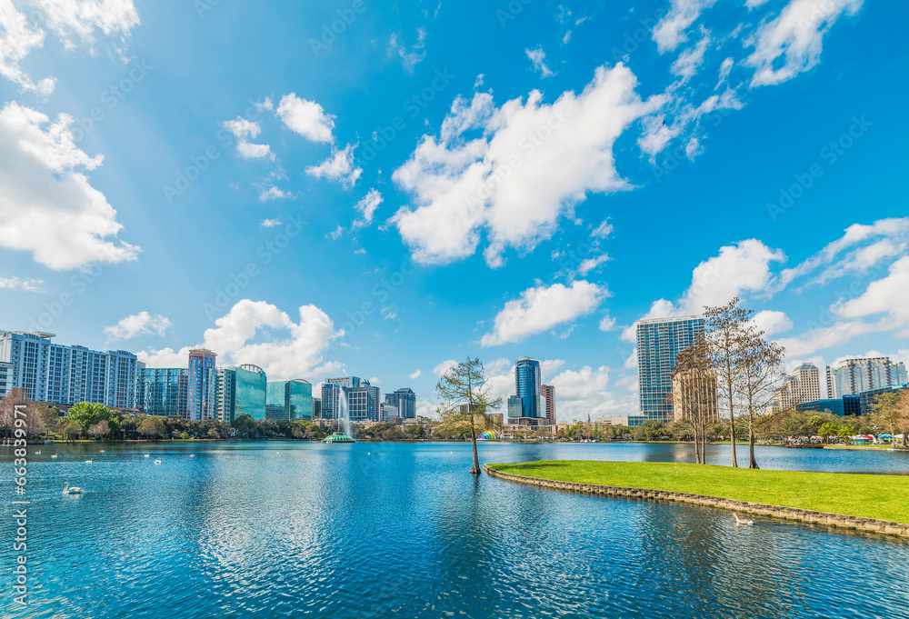 Fototapeta premium Lake Eola park with downtown Orlando on the background