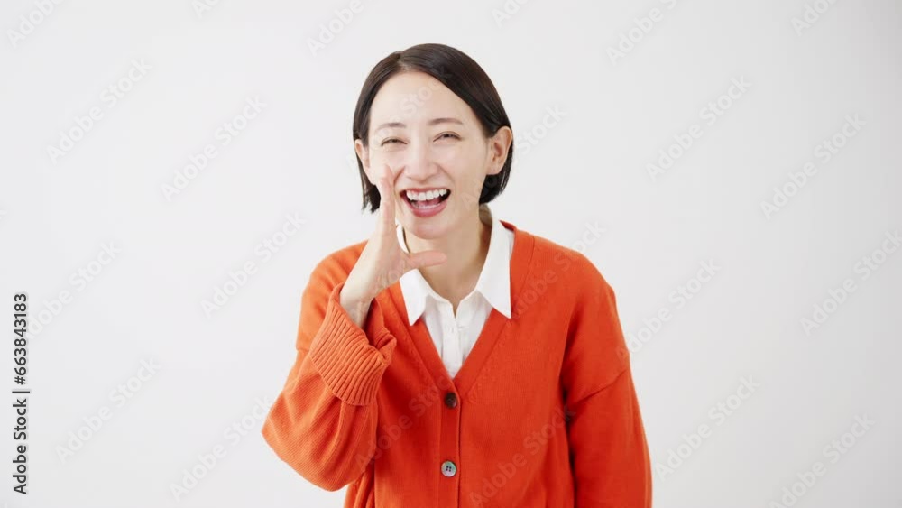 カーディガンを着ている若い女性 秋服イメージ カーディガンを着ている若い女性 秋服イメージ
