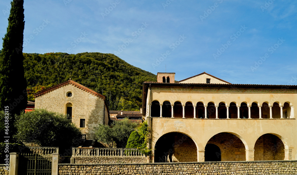 Fototapeta premium Lo storico borgo di Vidor e l'Abbazia Benedettina di Santa Bona nella regione del Valdobbidene in provincia di Treviso. Veneto, Italia