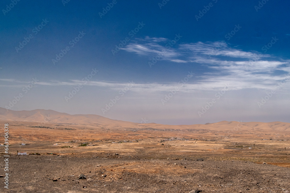 Fototapeta premium Panorama unendliche Landschaft Fuerteventura Kanaren 