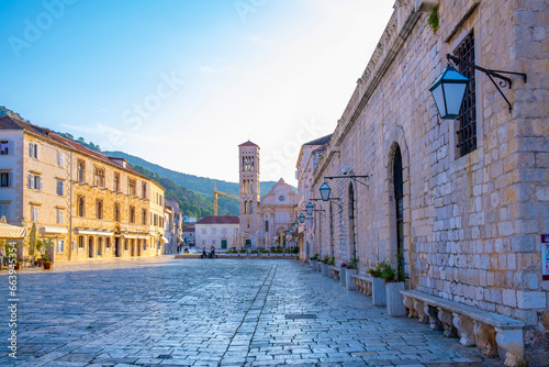 Obraz na płótnie Main square in old medieval town Hvar. Hvar is one of most popular tourist destinations in Croatia in summer. w salonie