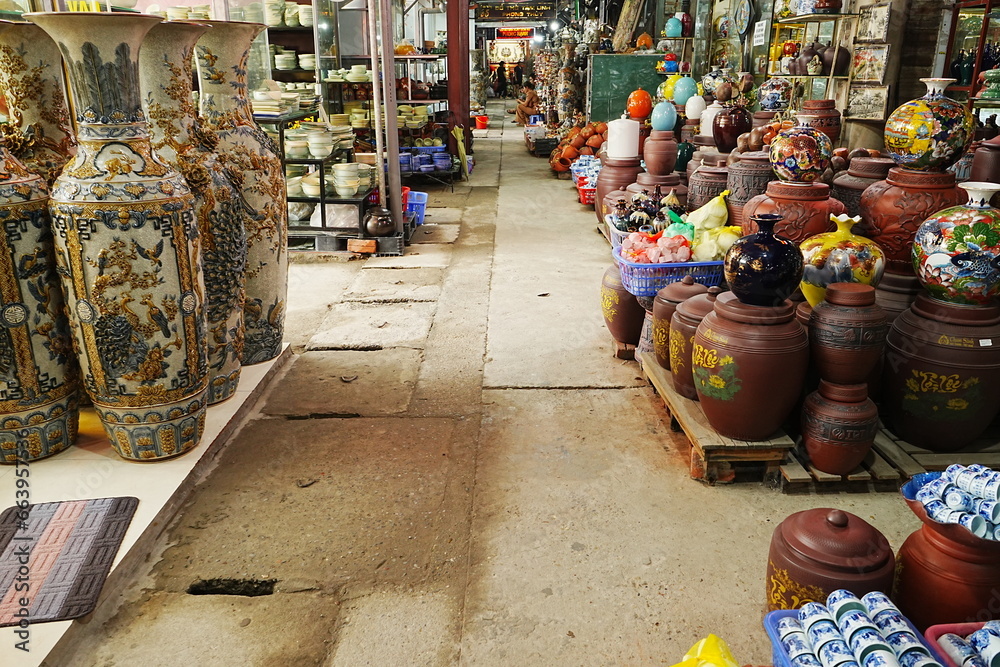 Bat Trang Pottery Store in Hanoi, Vietnam - ベトナム ハノイ バッチャン 村