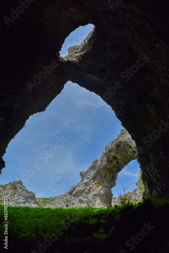 Siluetas en la cueva