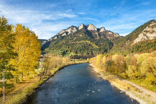 Fototapeta Naklejka Na Ścianę i Meble -  Aerial view of Trzy Korony mountain in Pieniny, Poland, during autumn