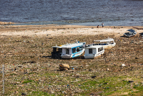AMAZONAS, DRY - Houseboats are stranded on the edge of the region known as Manaus Moderna, the city's port region, during the drought on the Rio Negro. The Amazon region suffers from a severe drought 