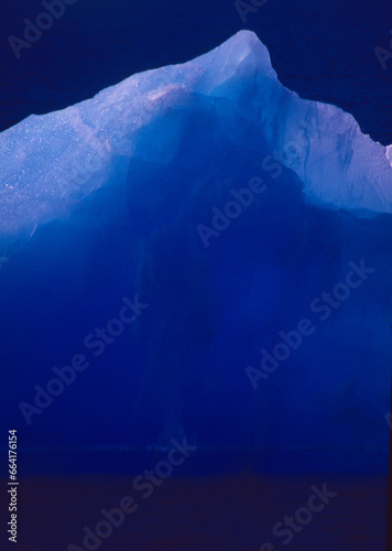 Deep blue chunk of ice (ID: 664176154)