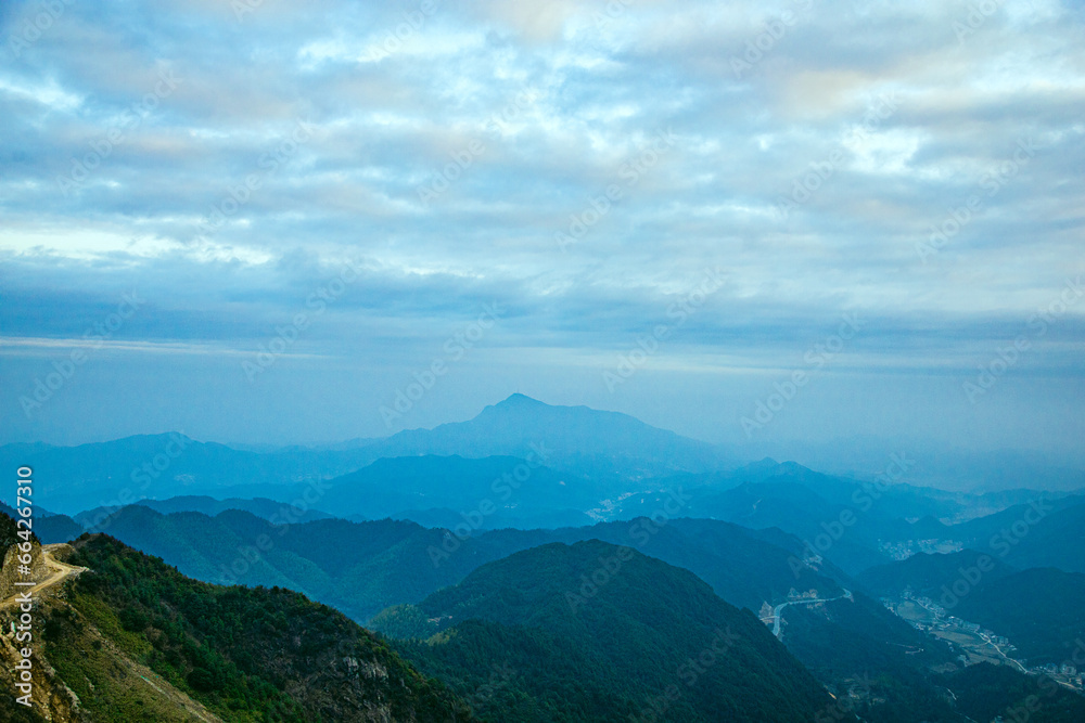 Zhufengding, Ganzhou City, Jiangxi Province - Outdoor scenery on the top of alpine meadow