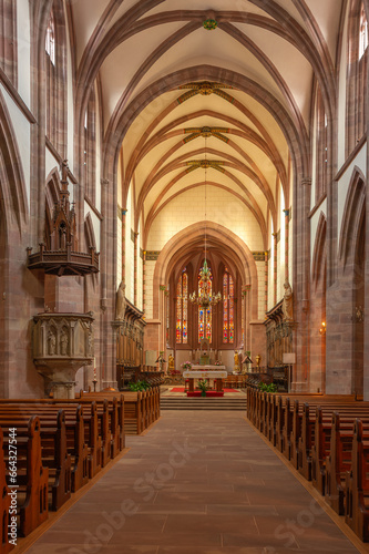 Langhaus der Stiftskirche Sankt Florentinus heute Pfarrkirche Sankt Johannes Baptista in  Niederhaslach. Departement Bas-Rhin in der Region Elsass in Frankreich photo