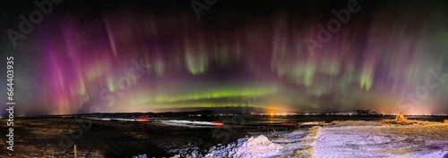 Bunte, tanzende Polarlichter über Island - Panorama © Susanne