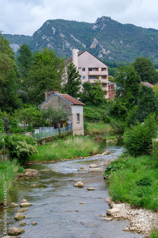 La furieuse, rivière passant à Salins-les-Bains, France La furieuse, rivière passant à Salins-les-Bains, France