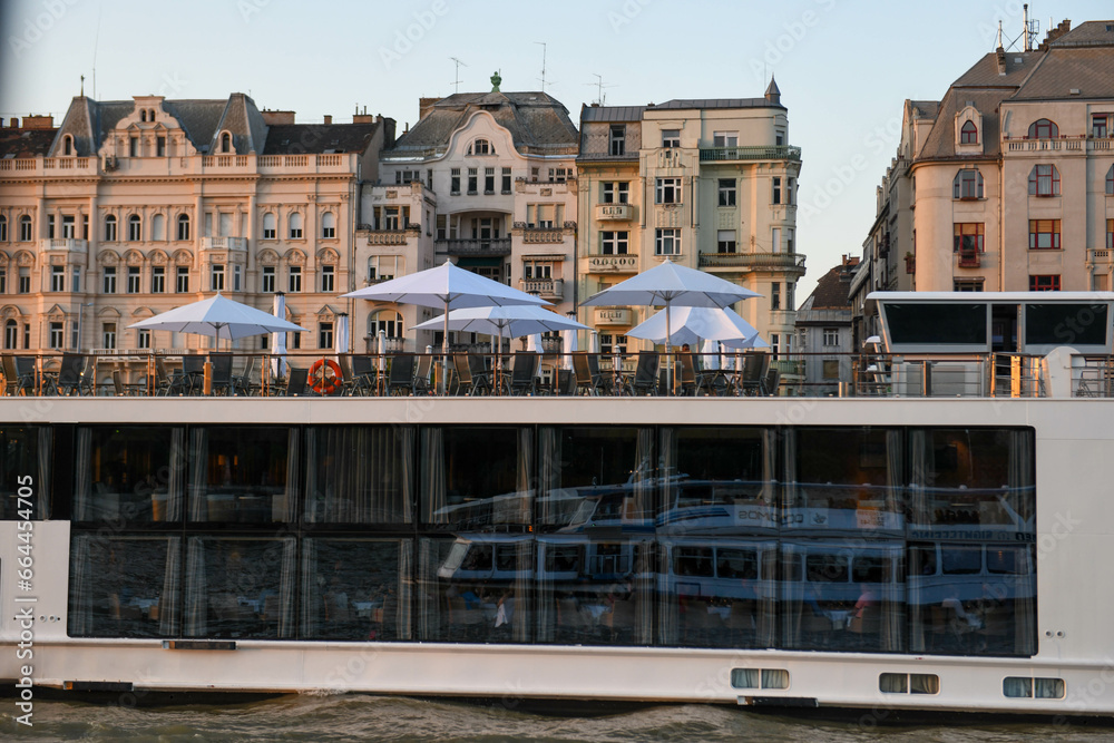 Obraz premium Ship and buildings seen from the Danube river at Budapest on Hungery