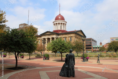 Springfield, Illinois, USA; September 24 2023: Statue of Abraham Lincoln and his wife in front of the Old State Capitol building from year 1839 to 1876. photo
