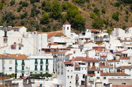Casas del pueblo blanco de Tolox, provincia de Málaga © BestTravelPhoto