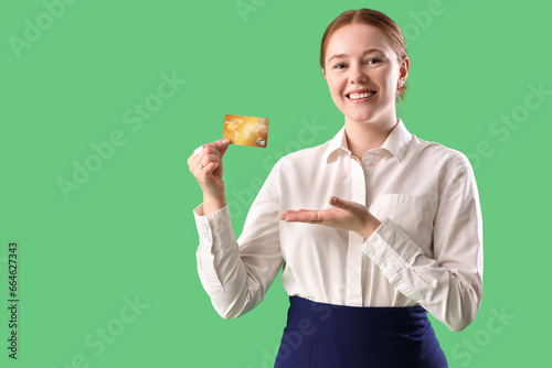 Young businesswoman with cr...