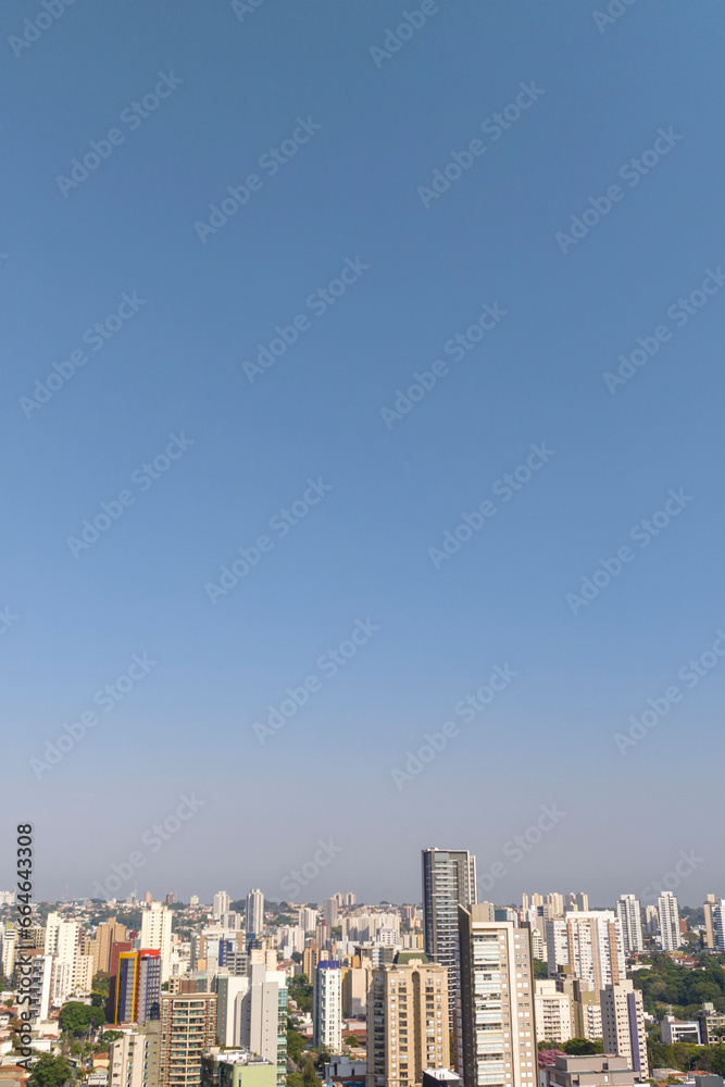 Fototapeta premium Foto aérea do bairro de Cambuí em Campinas, maior cidade no interior de São Paulo, Brasil