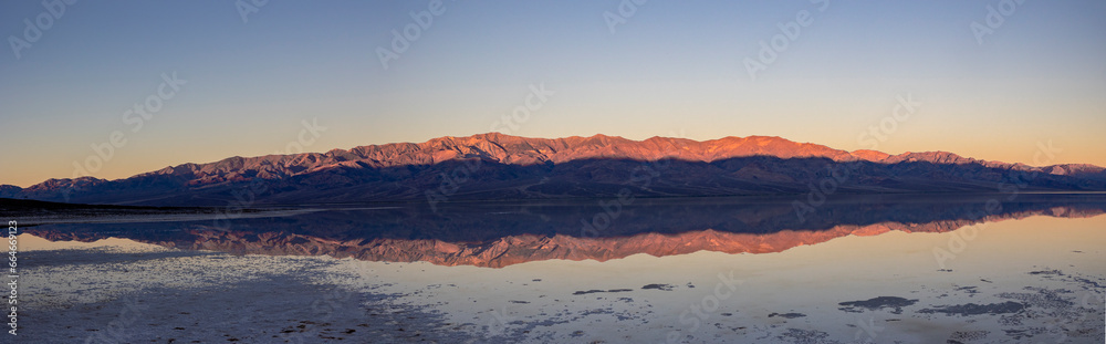 Naklejka premium Flooded Badwater Basin in Death Valley