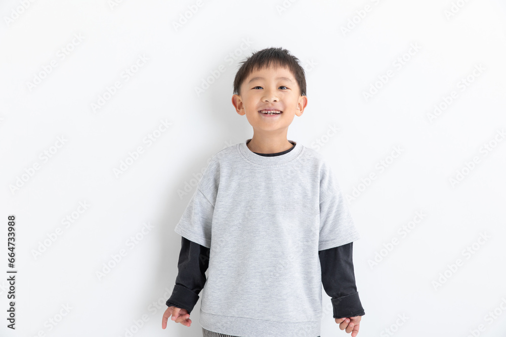 カメラ目線で笑顔の男の子 smiling boy カメラ目線で笑顔の男の子 smiling boy